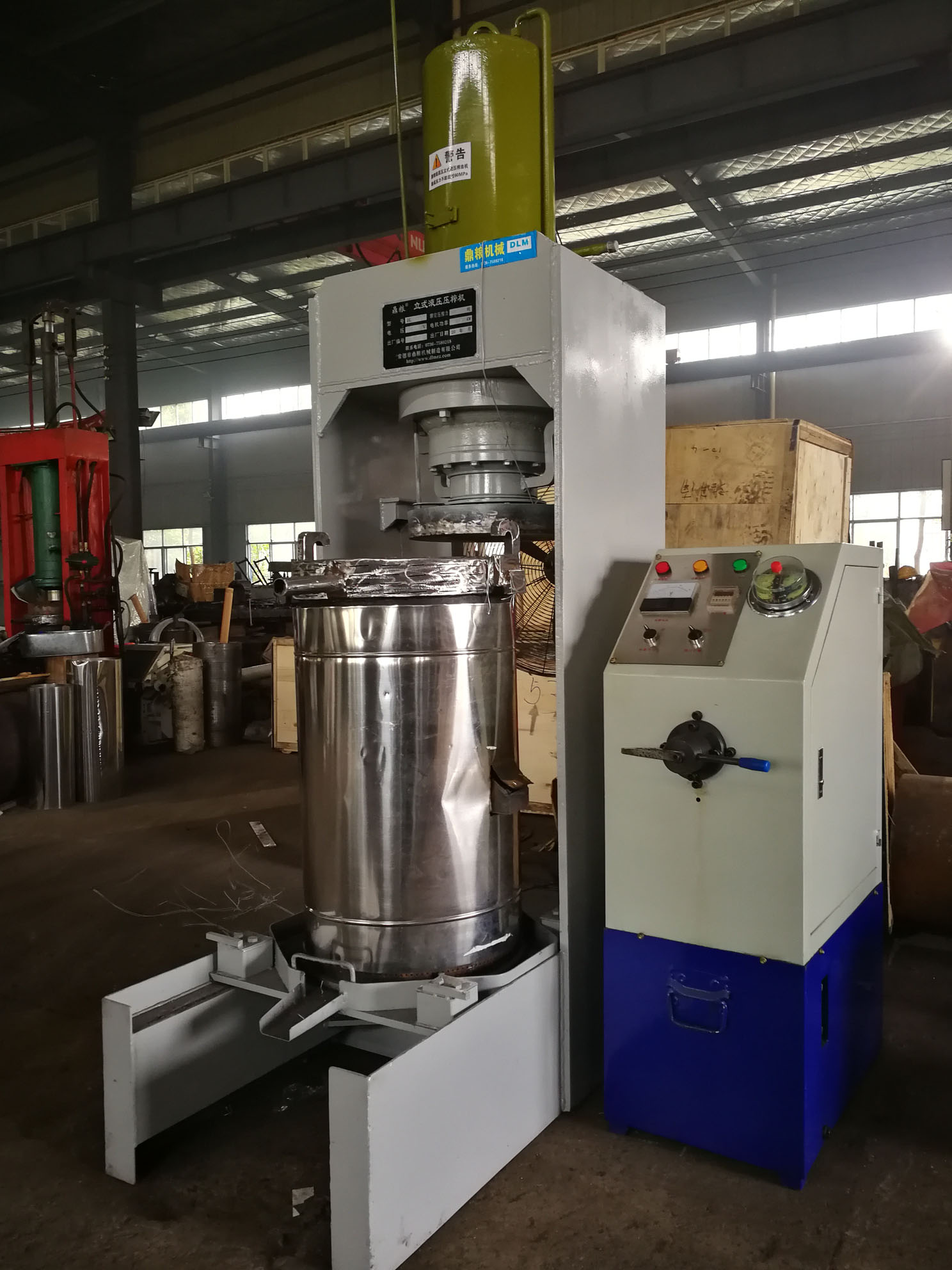 不銹鋼超高壓立式液壓壓榨機，果汁壓榨機，果渣壓榨機，藥材壓榨，油渣處理，白土壓榨